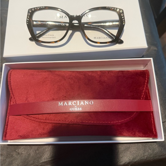 Guess by Marciano Elegant Black Glasses with Rhinestones - Picture 5 of 7